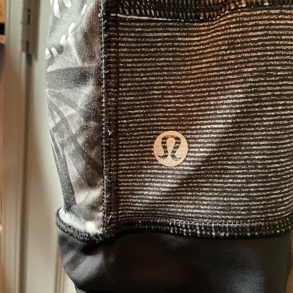 Lululemon size 2 Run the World black leggings - Picture 14 of 16